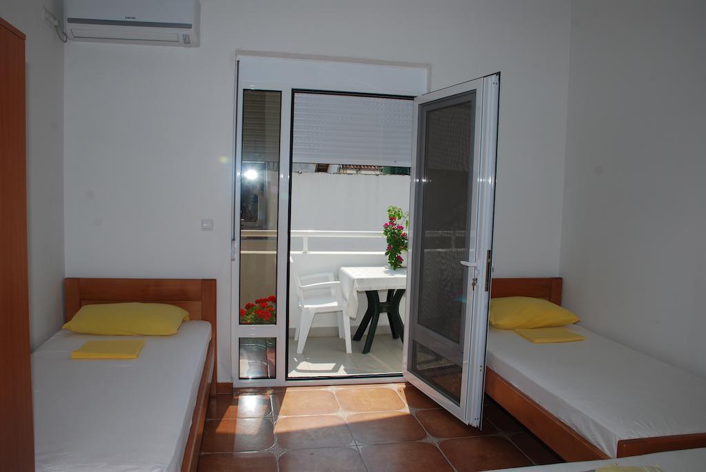Guest House Nura Ulcinj Extérieur photo