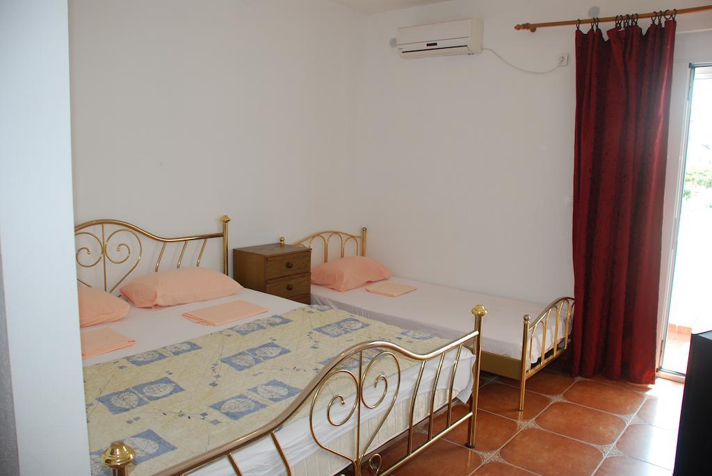 Guest House Nura Ulcinj Extérieur photo