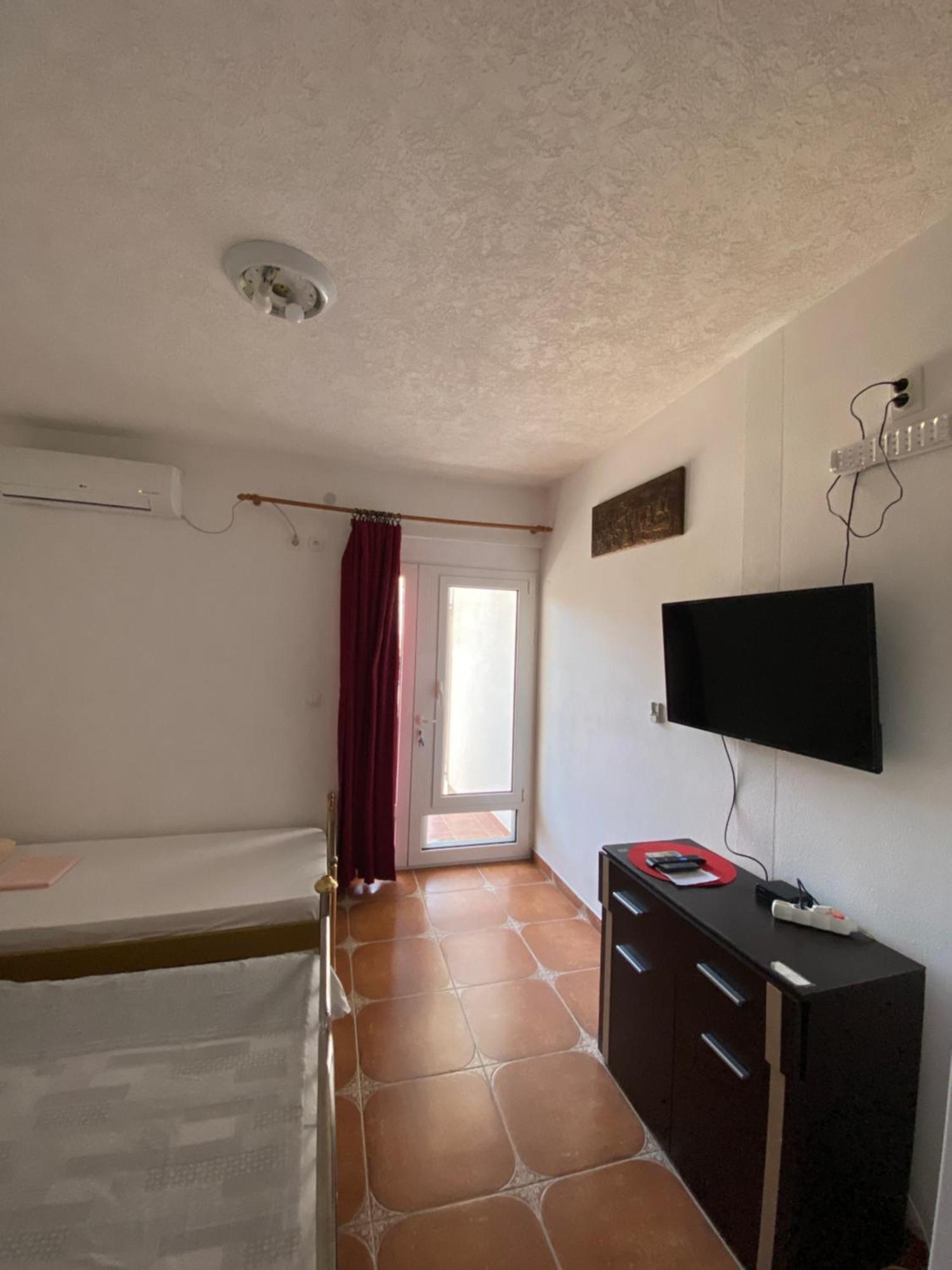 Guest House Nura Ulcinj Extérieur photo