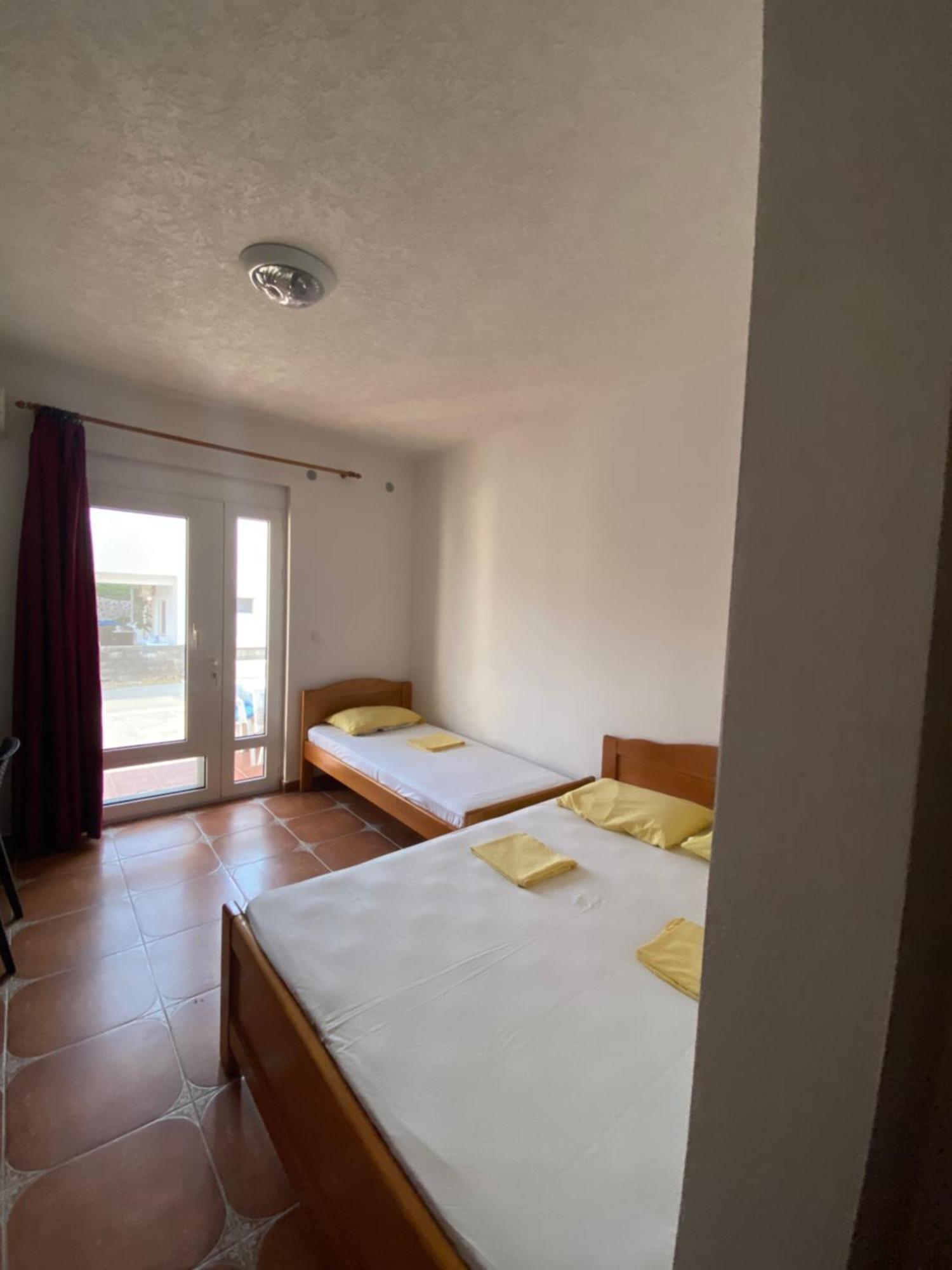 Guest House Nura Ulcinj Extérieur photo