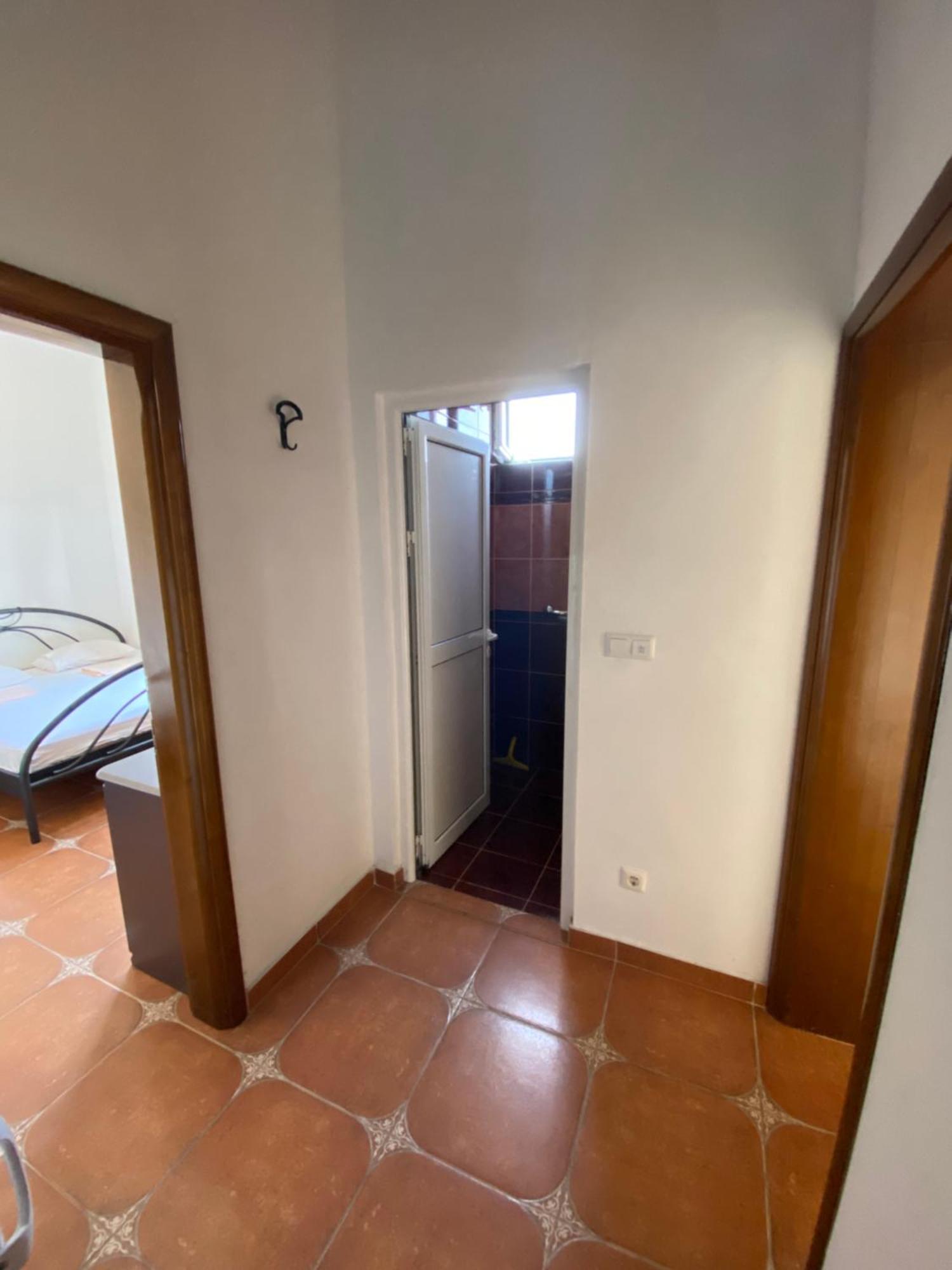 Guest House Nura Ulcinj Extérieur photo